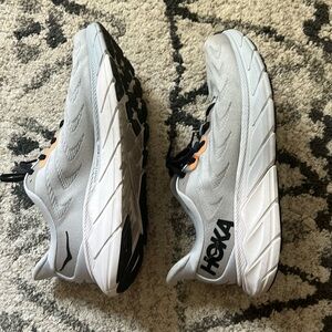 Hoka Arahi 6 Sneakers